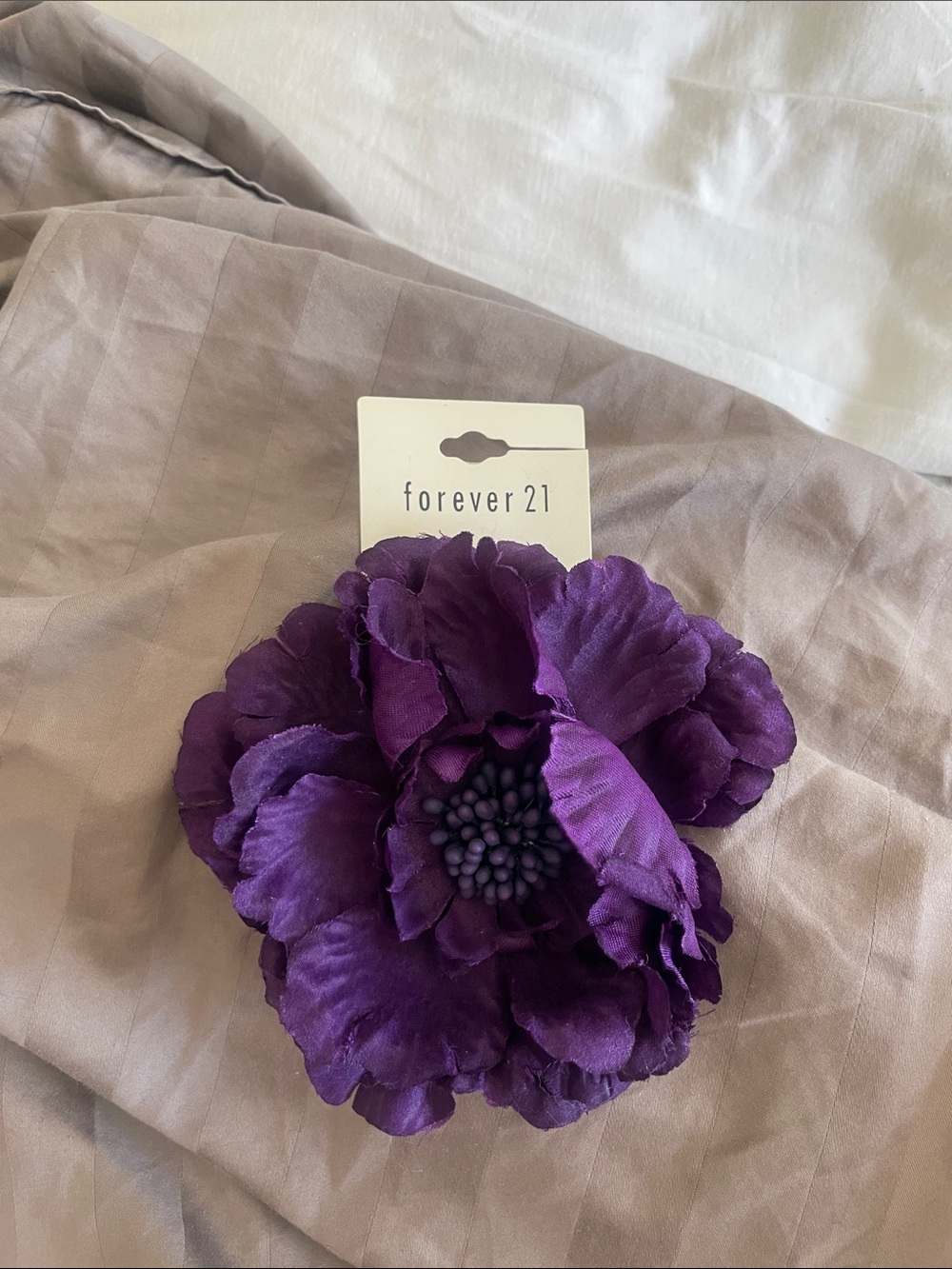 NWOT Forever 21 Deep Purple Fabric Flower hair Accent Clip